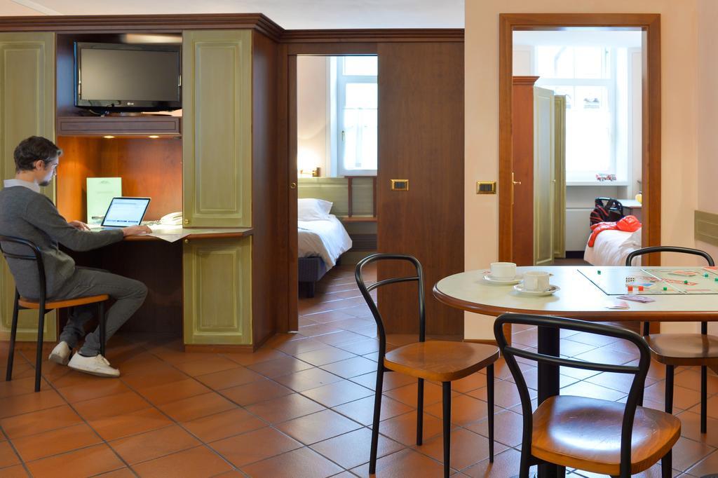 Residence Del Messaggero โรเวเรโต ภายนอก รูปภาพ