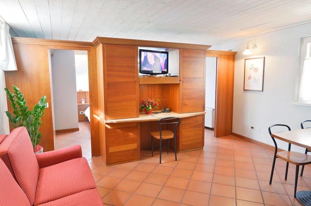 Residence Del Messaggero โรเวเรโต ภายนอก รูปภาพ