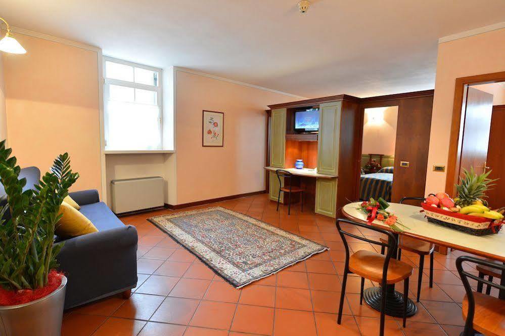 Residence Del Messaggero โรเวเรโต ภายนอก รูปภาพ