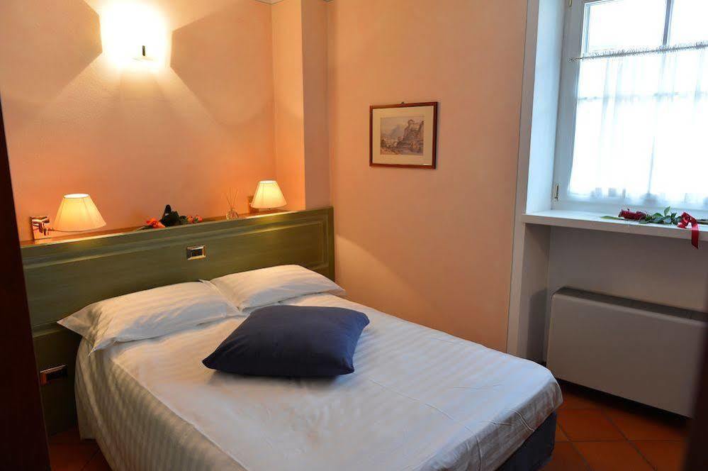 Residence Del Messaggero โรเวเรโต ภายนอก รูปภาพ